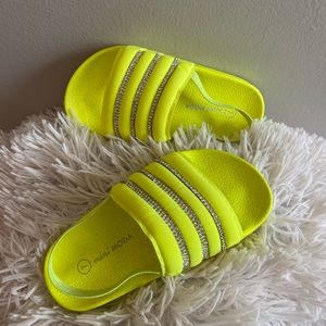 Neon yellow Sandal